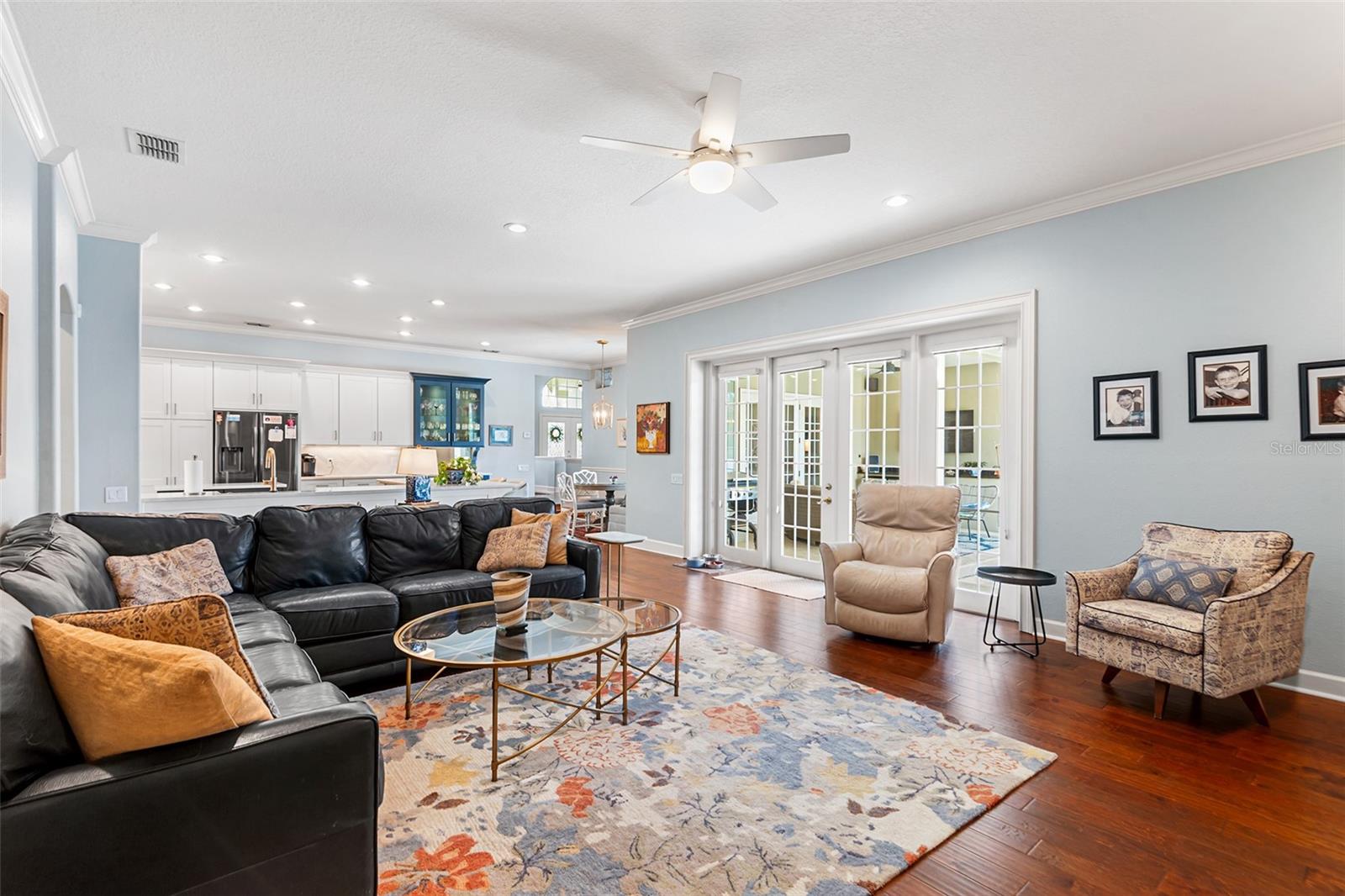 Listing photo id 25 for 902 Hanover Way