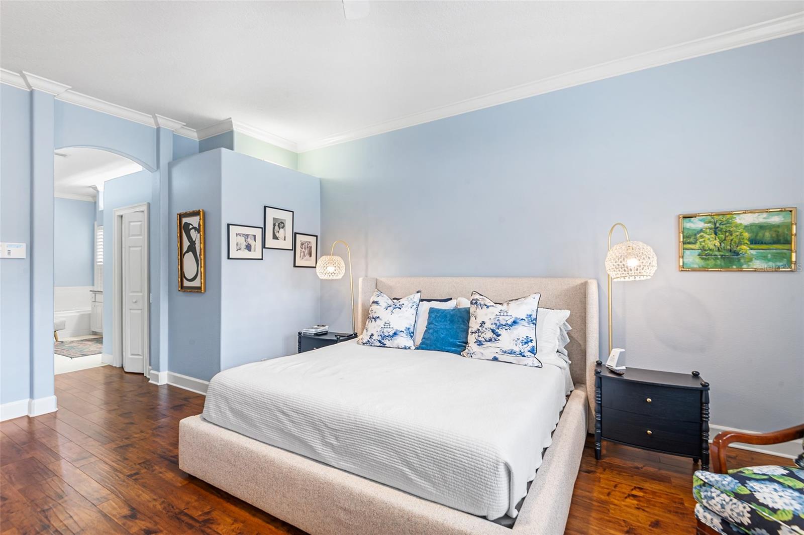 Listing photo id 27 for 902 Hanover Way