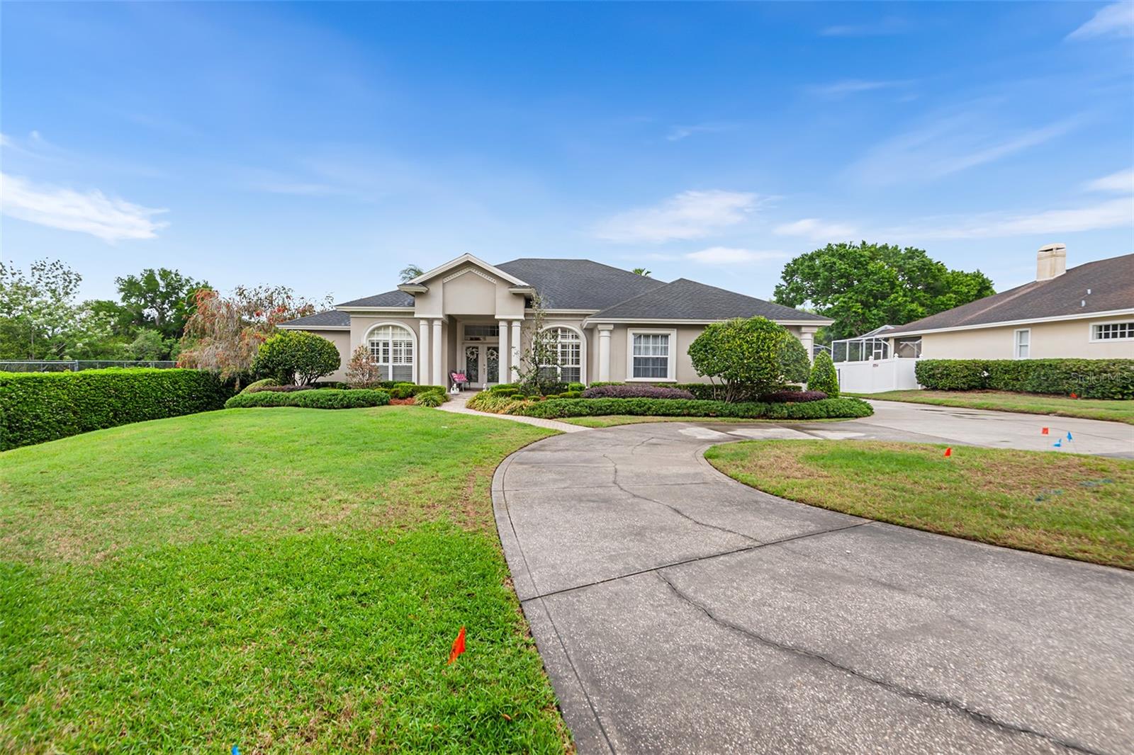 Listing photo id 1 for 902 Hanover Way