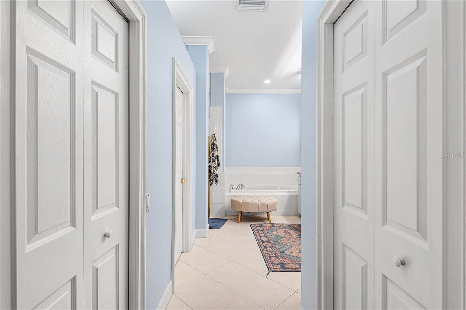 Listing photo id 28 for 902 Hanover Way