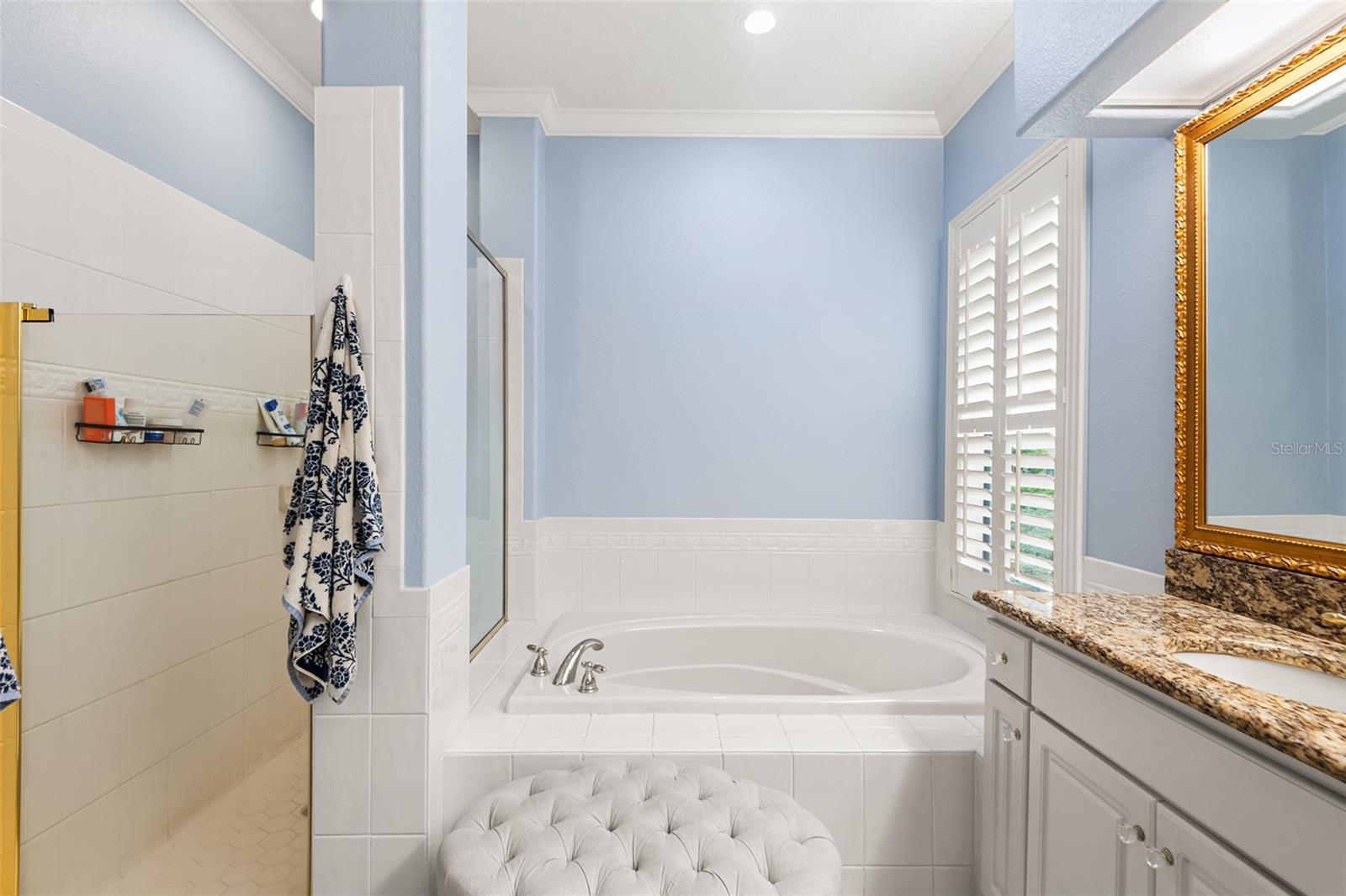 Listing photo id 30 for 902 Hanover Way