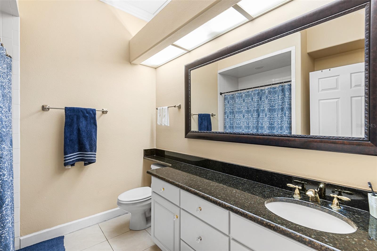 Listing photo id 34 for 902 Hanover Way