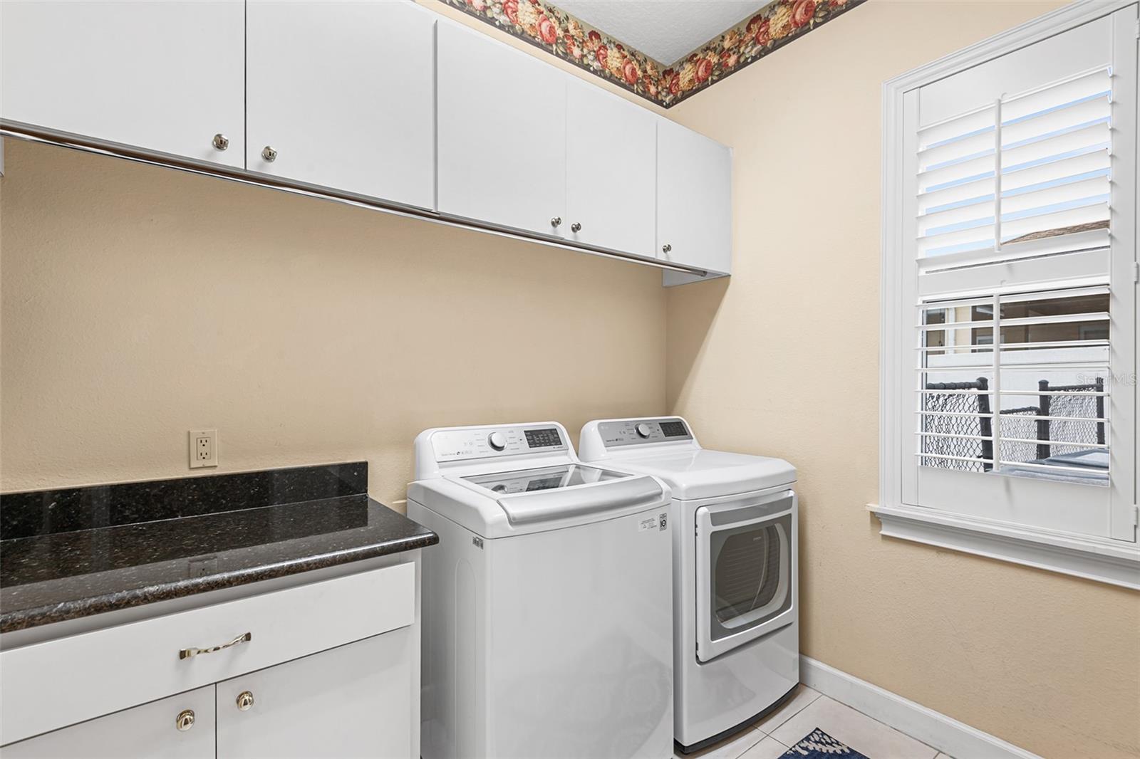 Listing photo id 38 for 902 Hanover Way