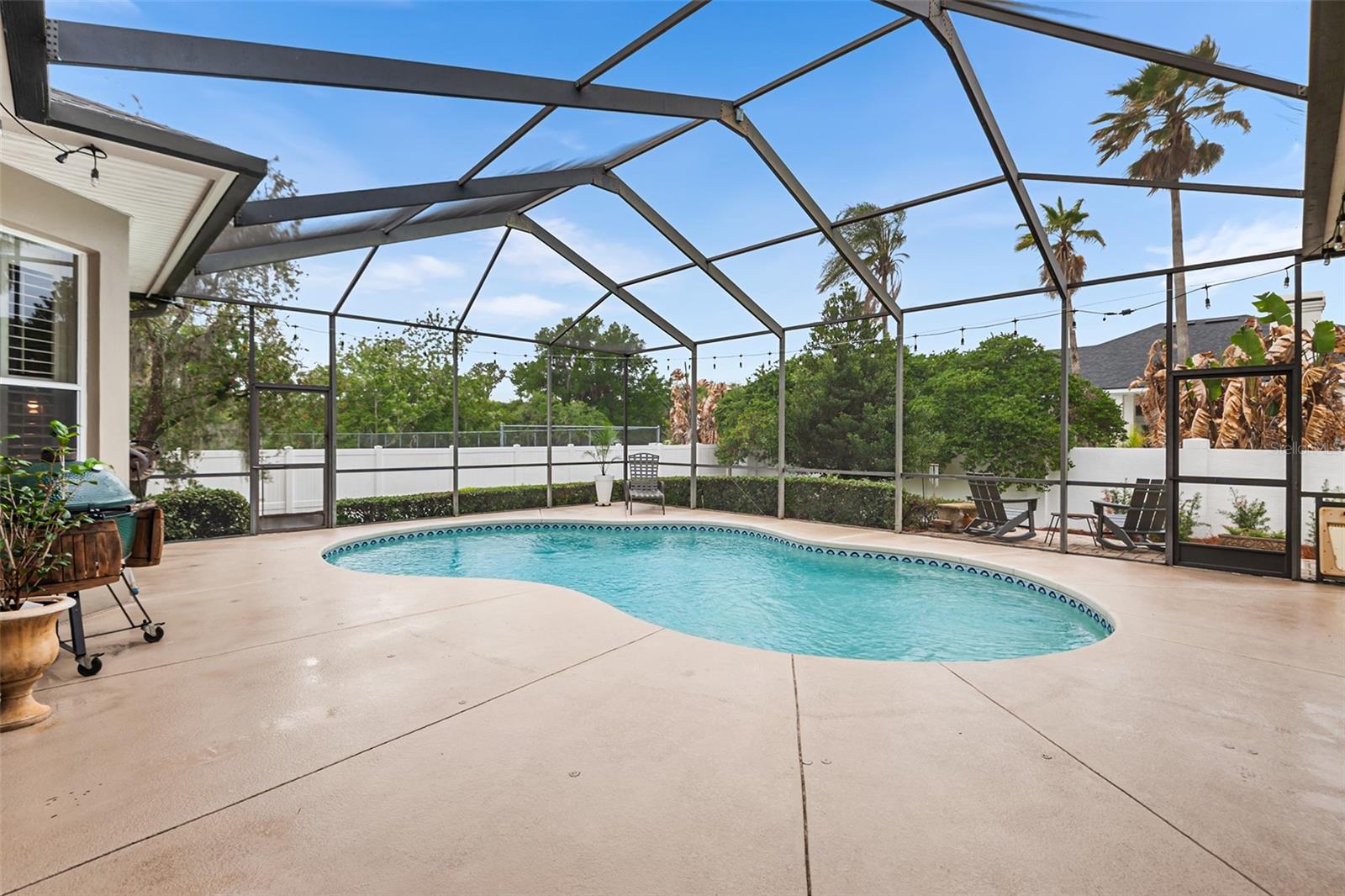 Listing photo id 40 for 902 Hanover Way