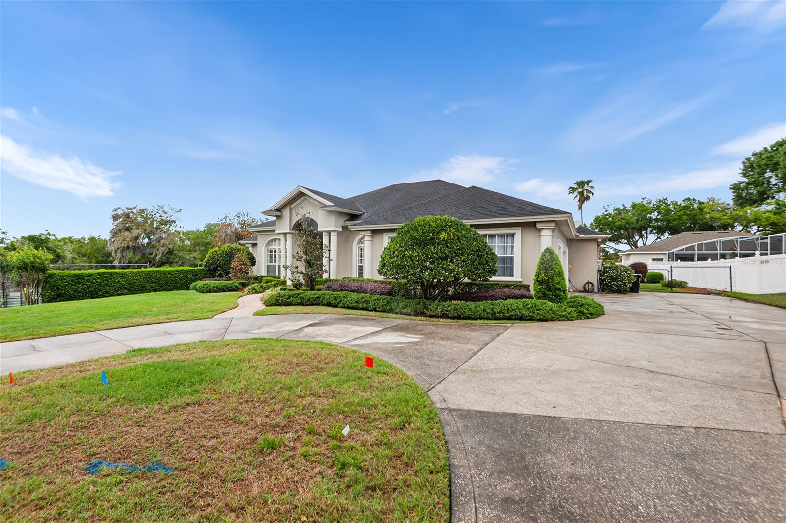 Listing photo id 42 for 902 Hanover Way