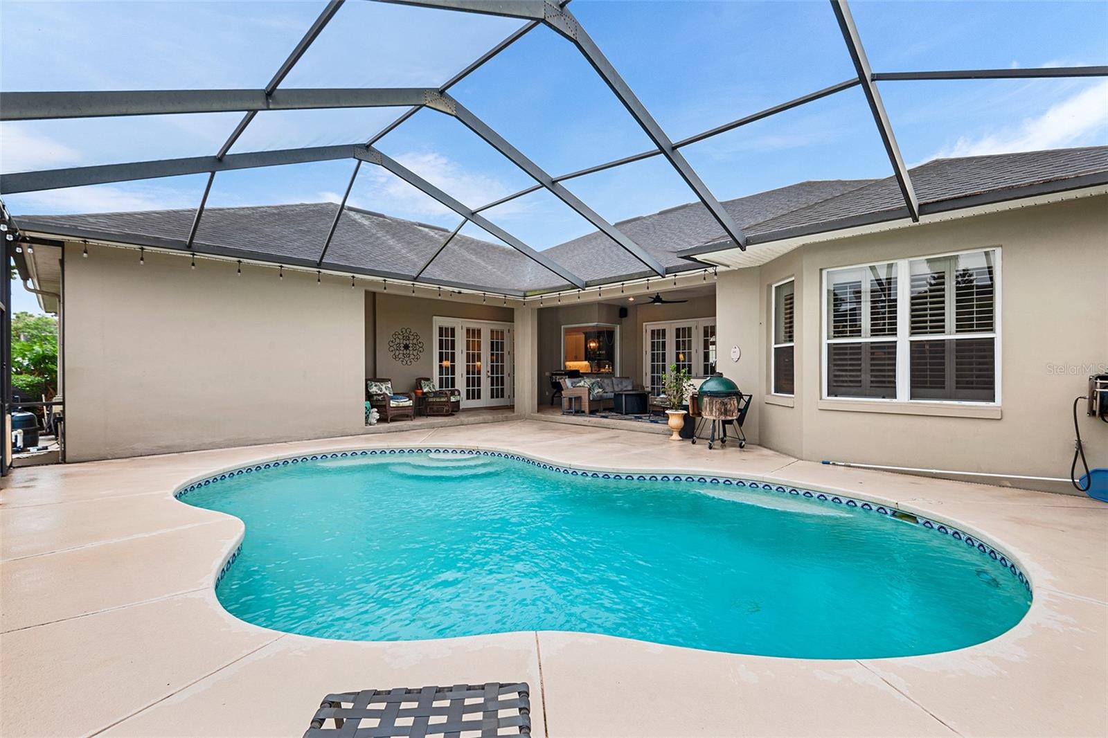 Listing photo id 3 for 902 Hanover Way