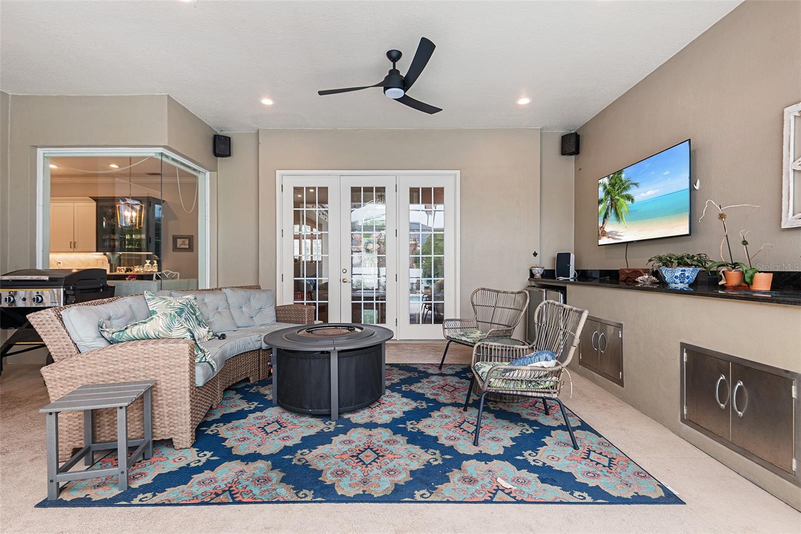 Listing photo id 4 for 902 Hanover Way