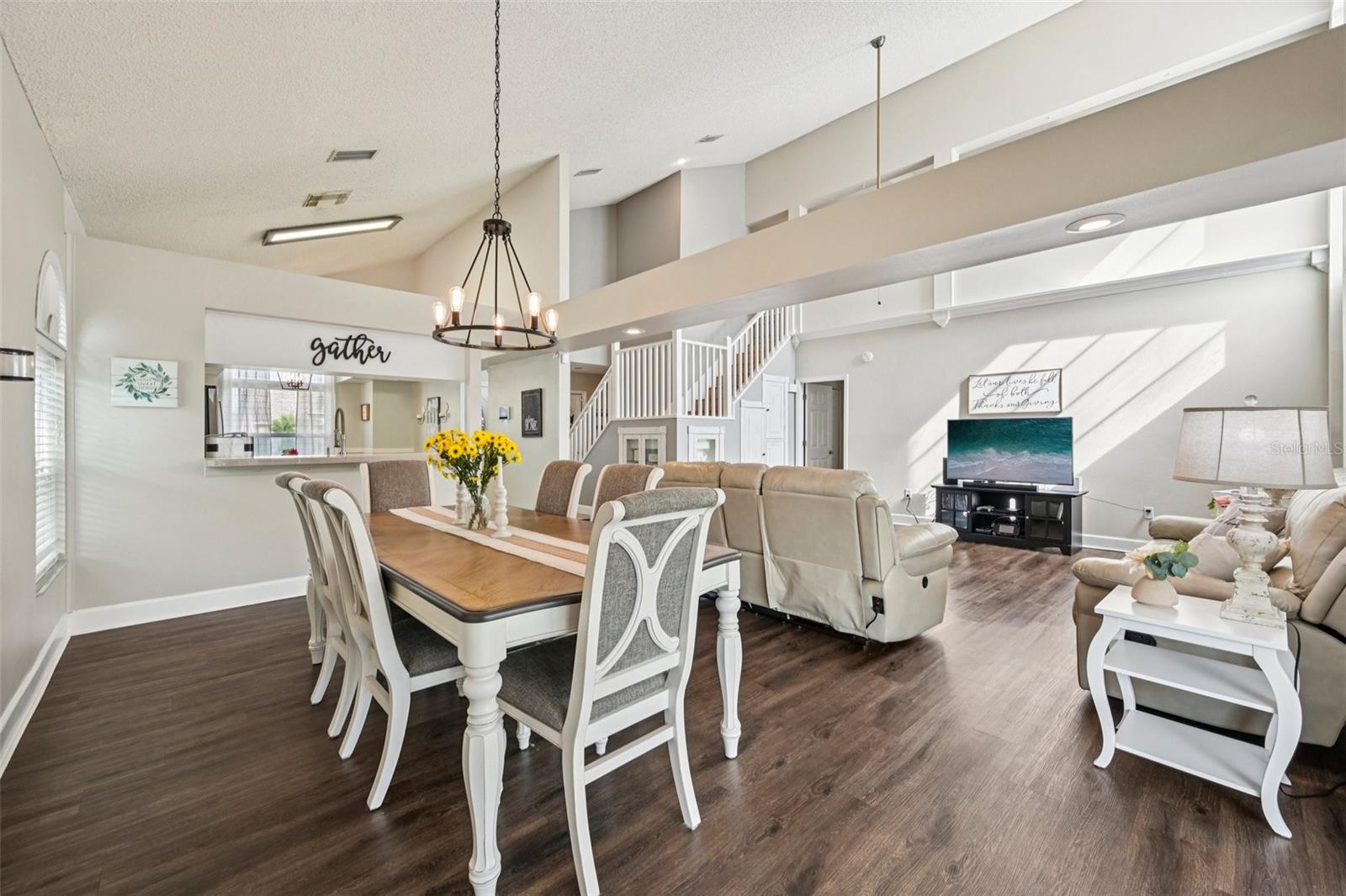 Listing photo id 8 for 13310 Beechberry Drive