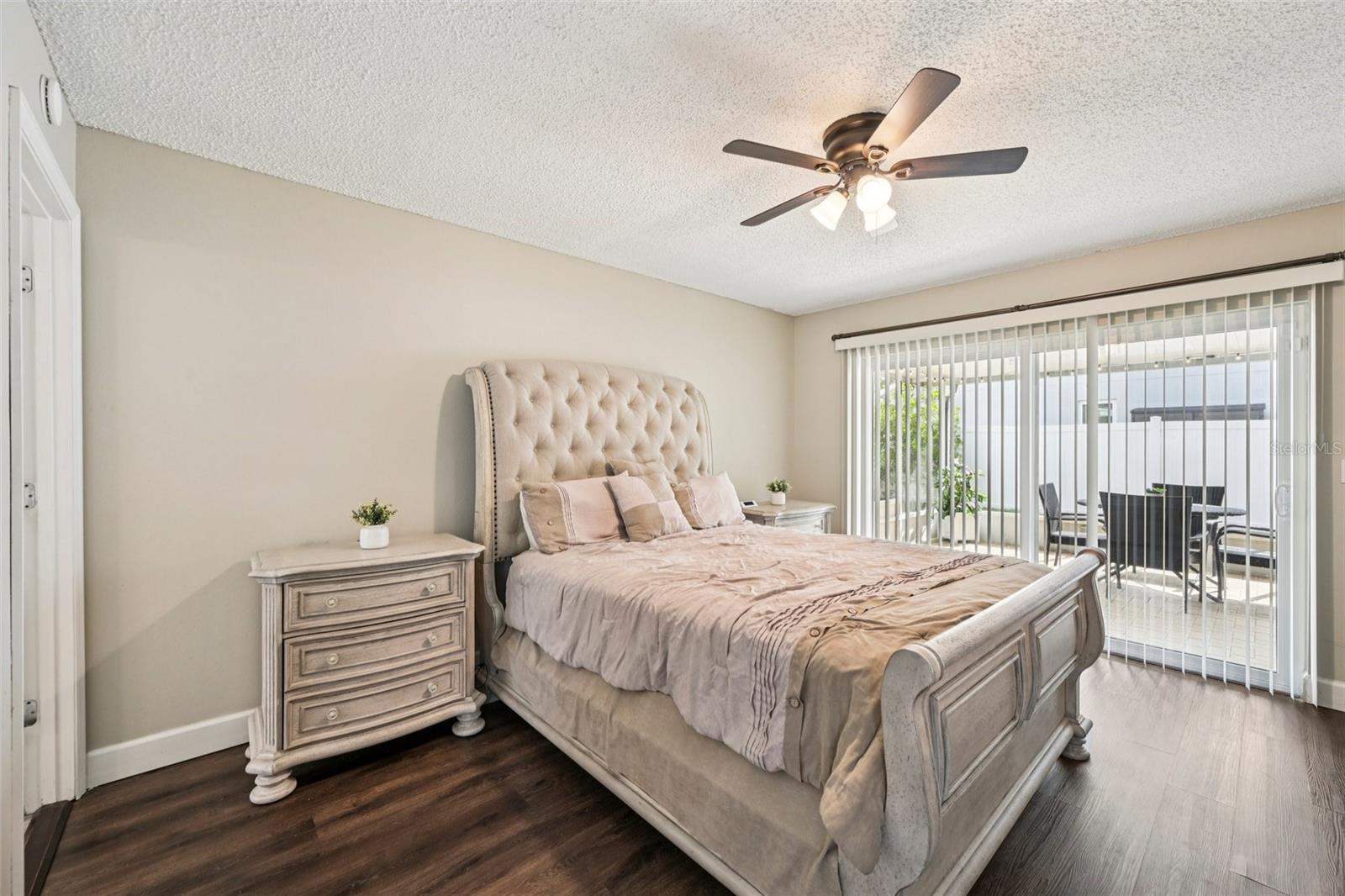 Listing photo id 15 for 13310 Beechberry Drive