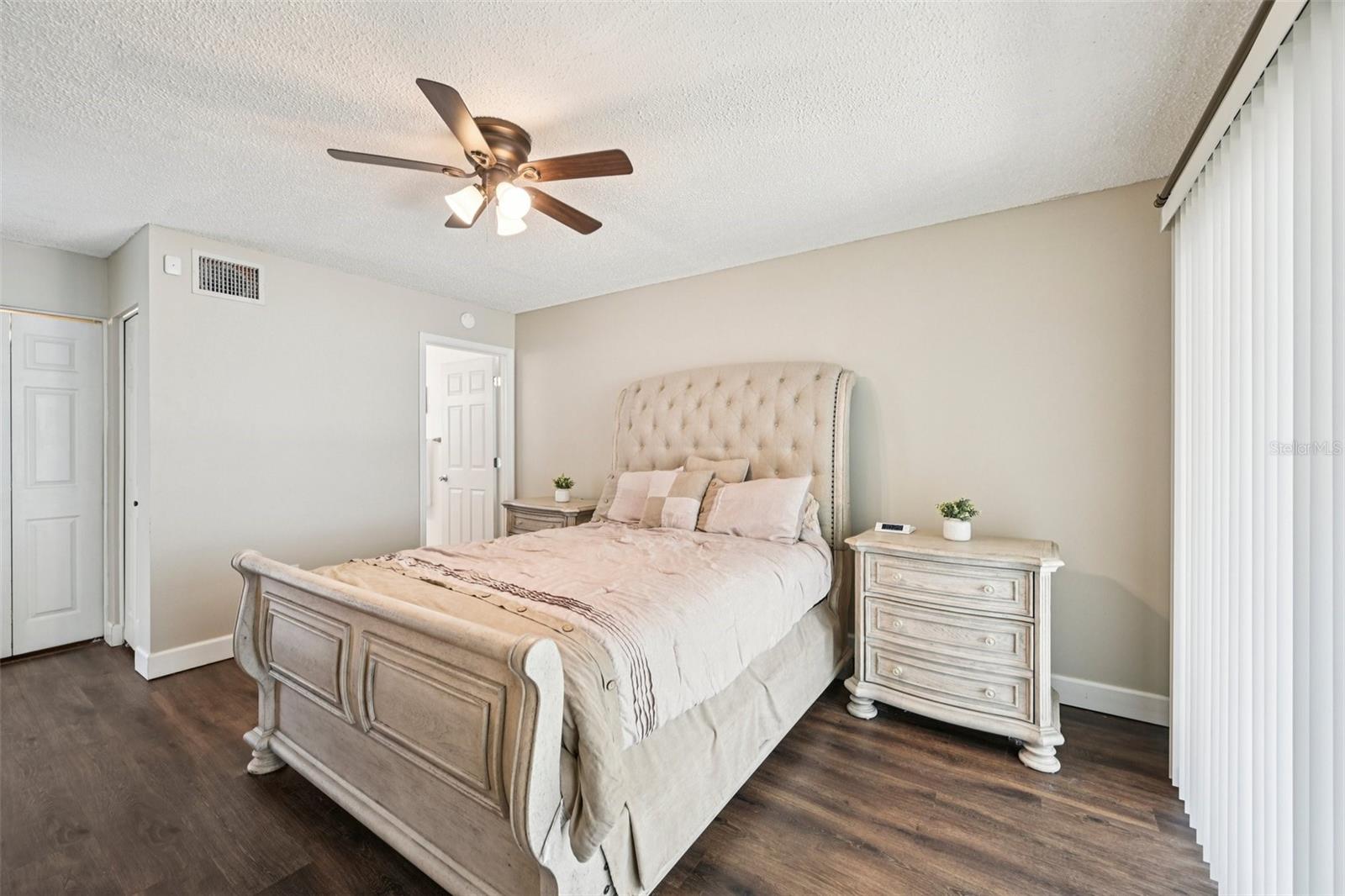 Listing photo id 16 for 13310 Beechberry Drive