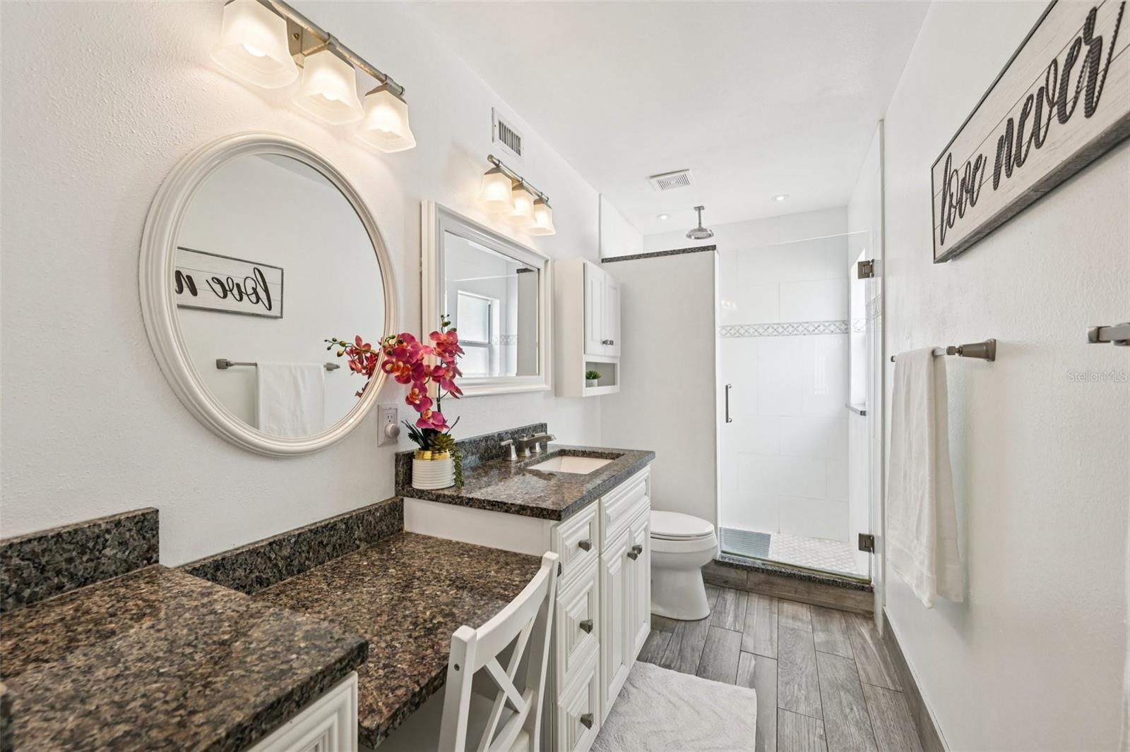 Listing photo id 17 for 13310 Beechberry Drive