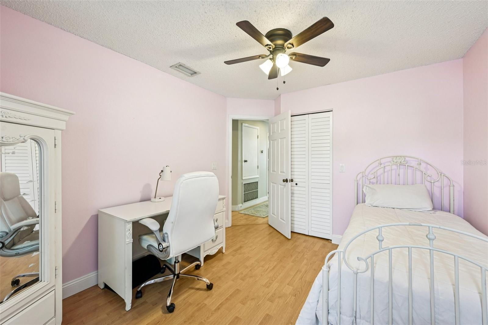 Listing photo id 25 for 13310 Beechberry Drive