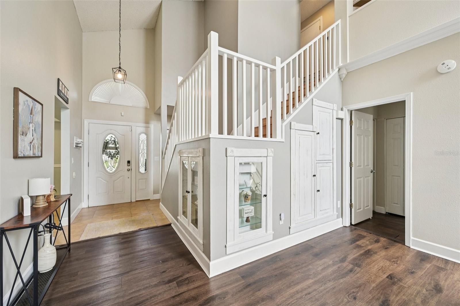 Listing photo id 2 for 13310 Beechberry Drive