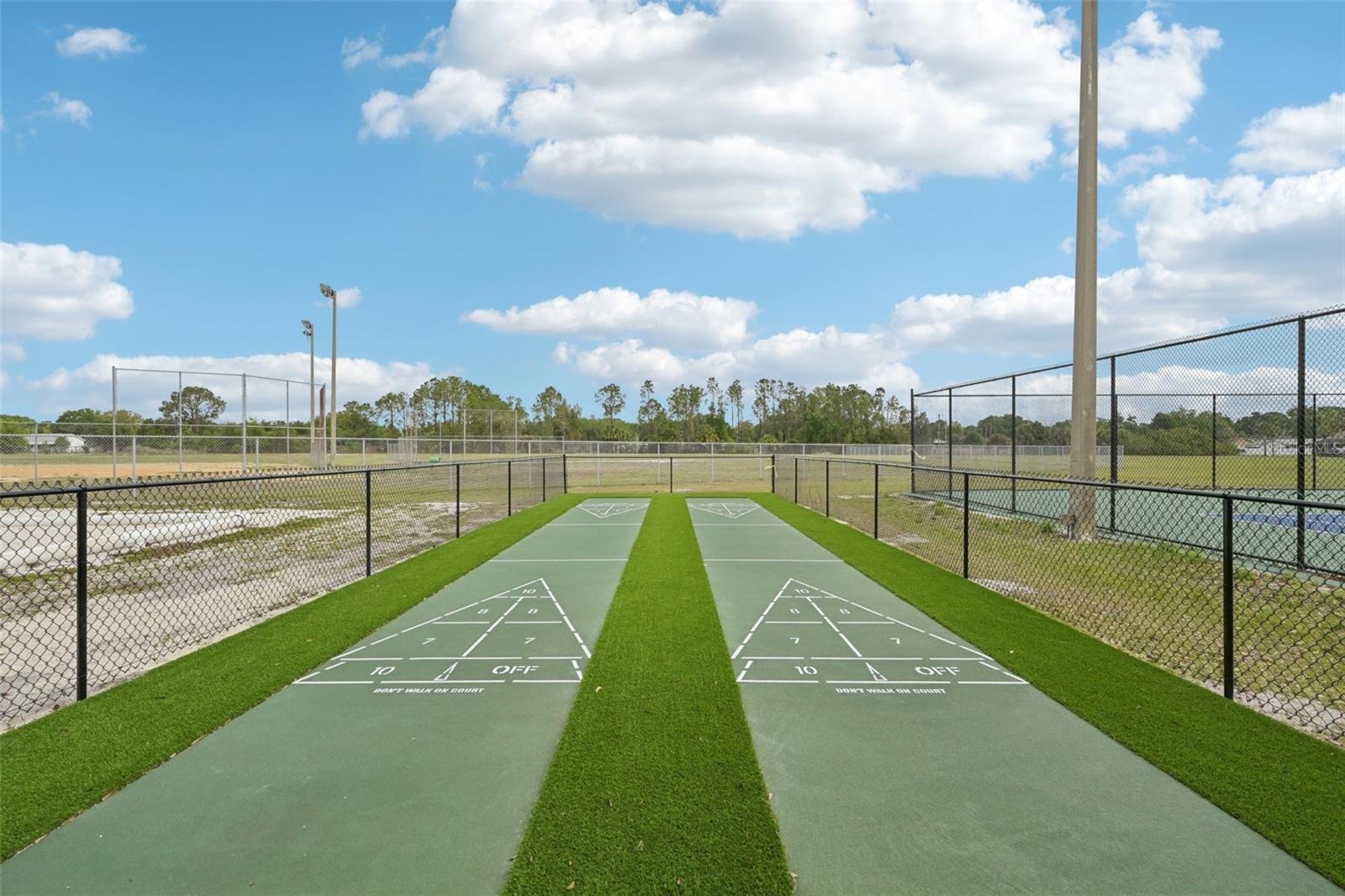 Listing photo id 46 for 13310 Beechberry Drive