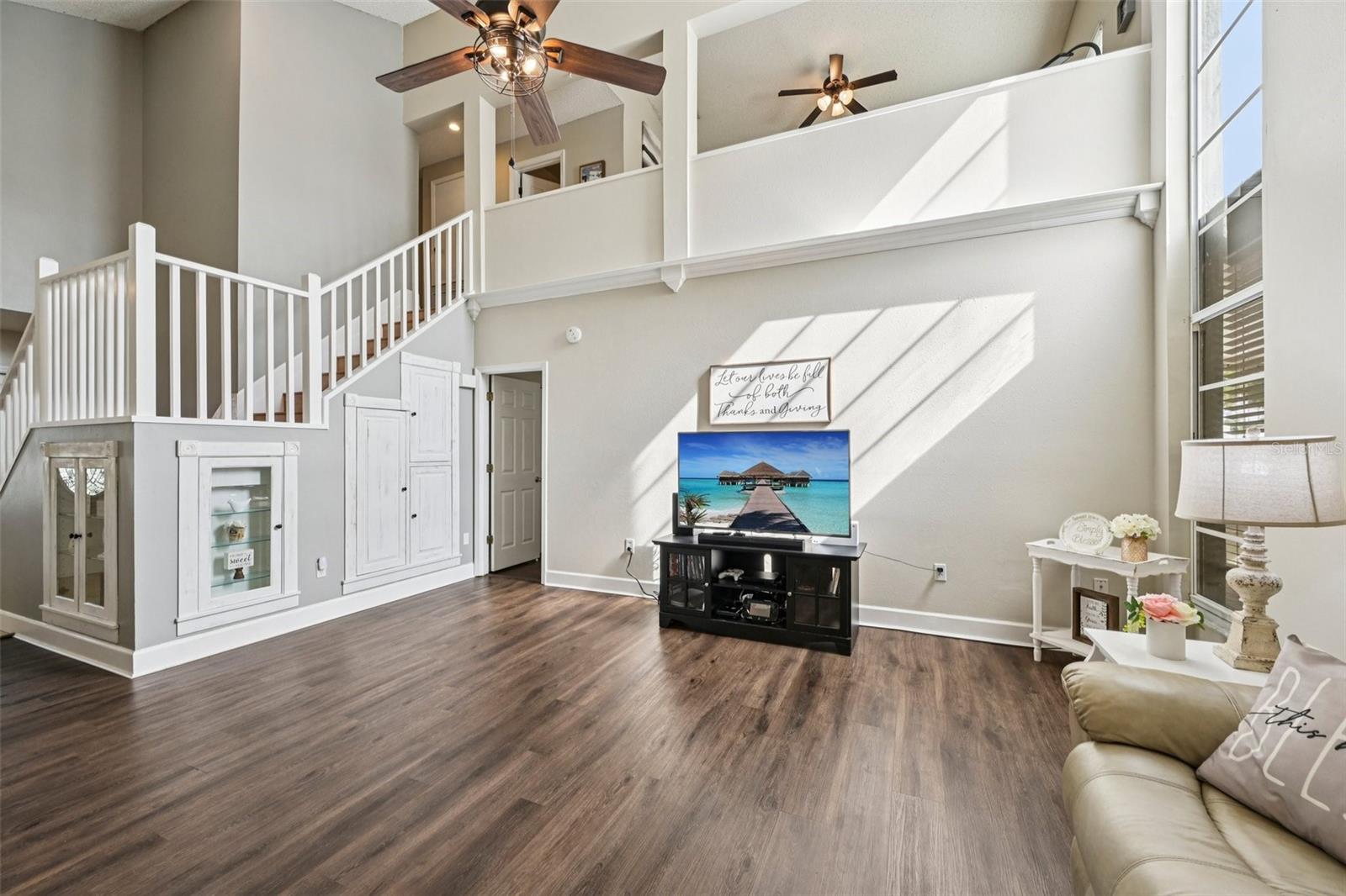 Listing photo id 3 for 13310 Beechberry Drive