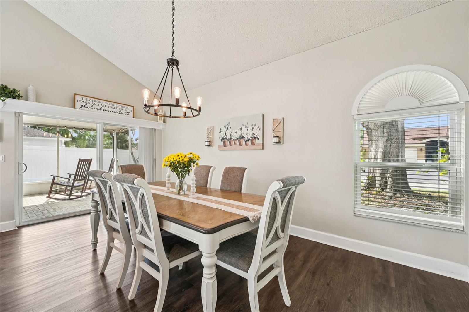 Listing photo id 6 for 13310 Beechberry Drive