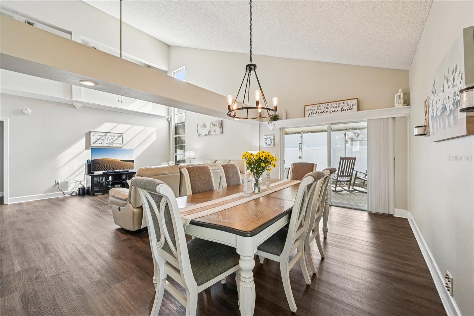 Listing photo id 7 for 13310 Beechberry Drive