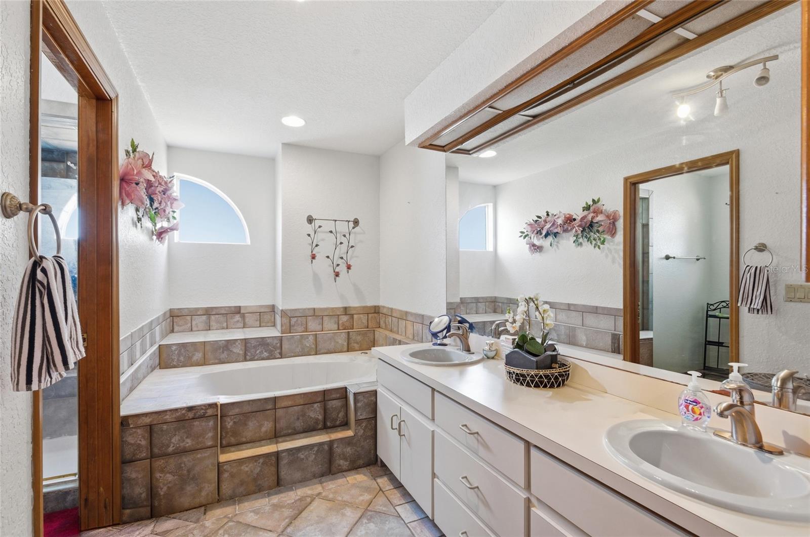 Image 23 of 29 For 215 Santa Rosa Drive