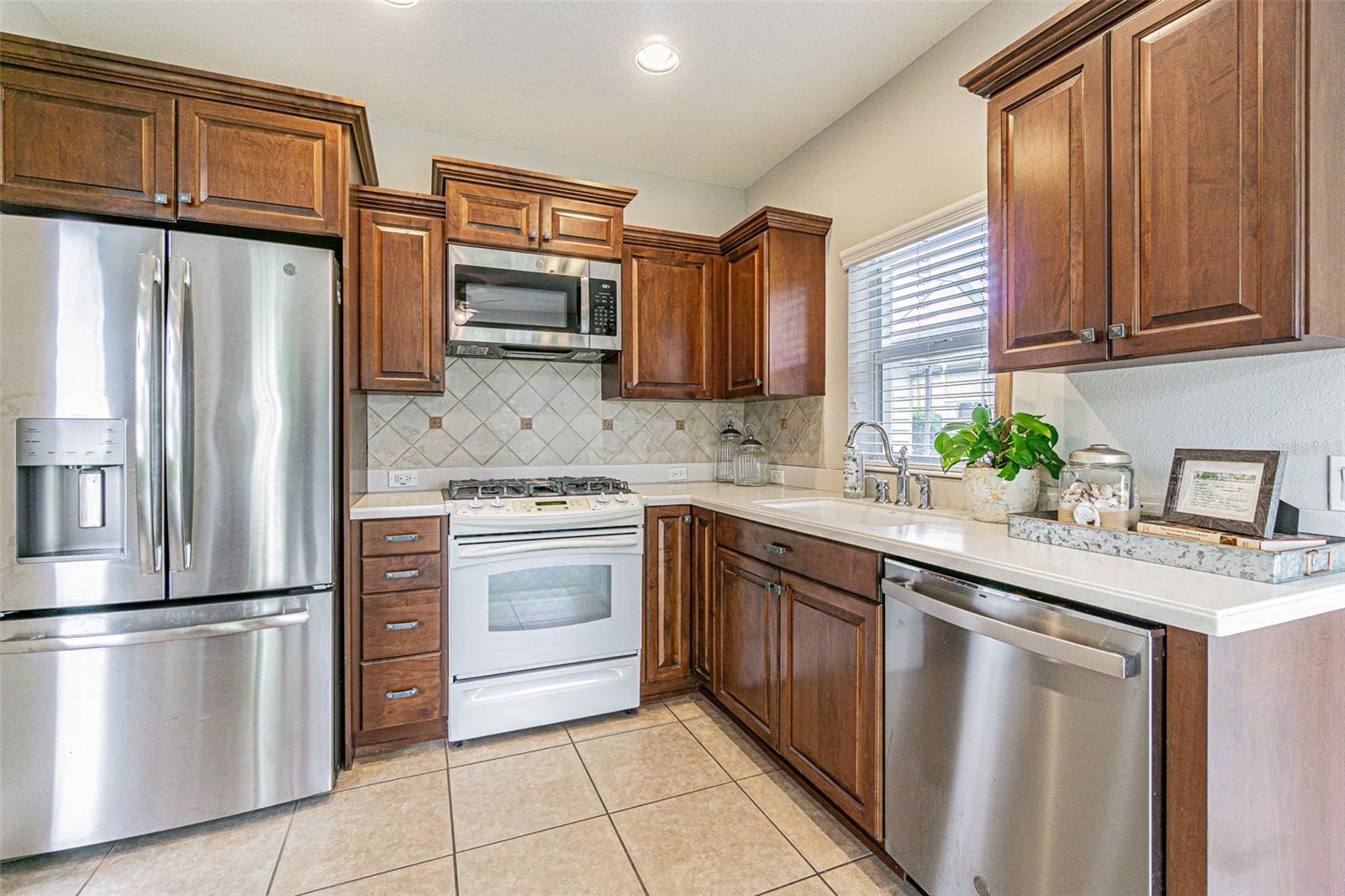 Listing photo id 30 for 27053 Winged Elm Drive