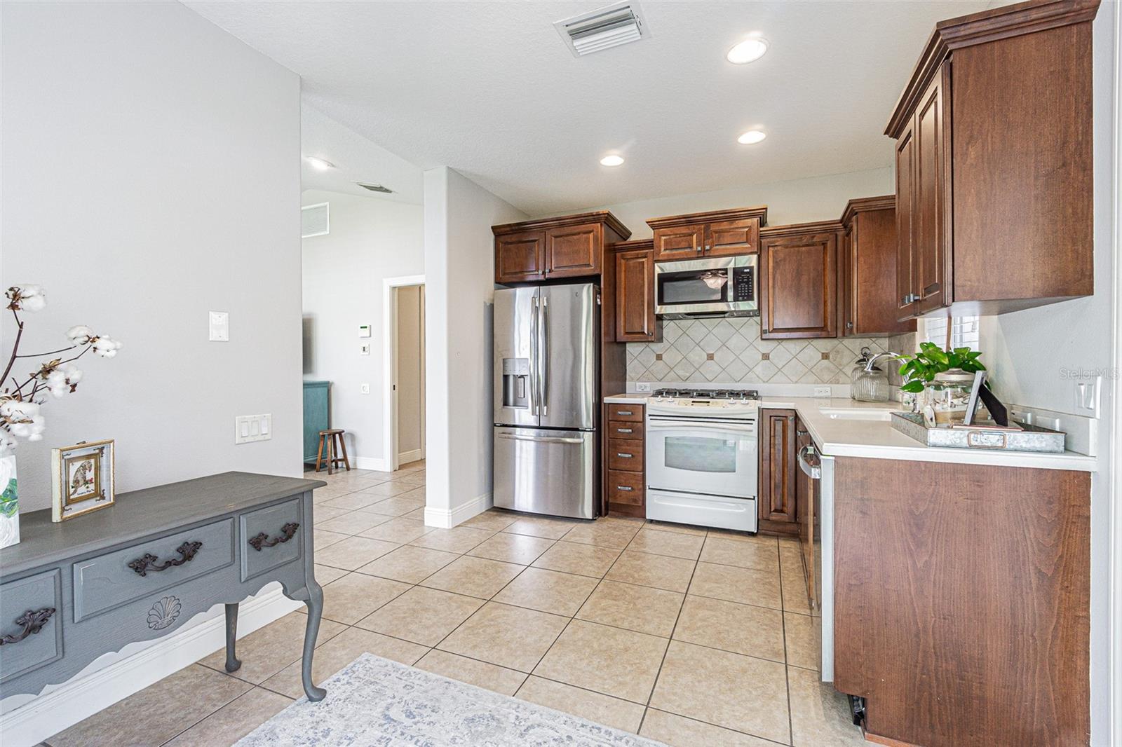 Listing photo id 31 for 27053 Winged Elm Drive