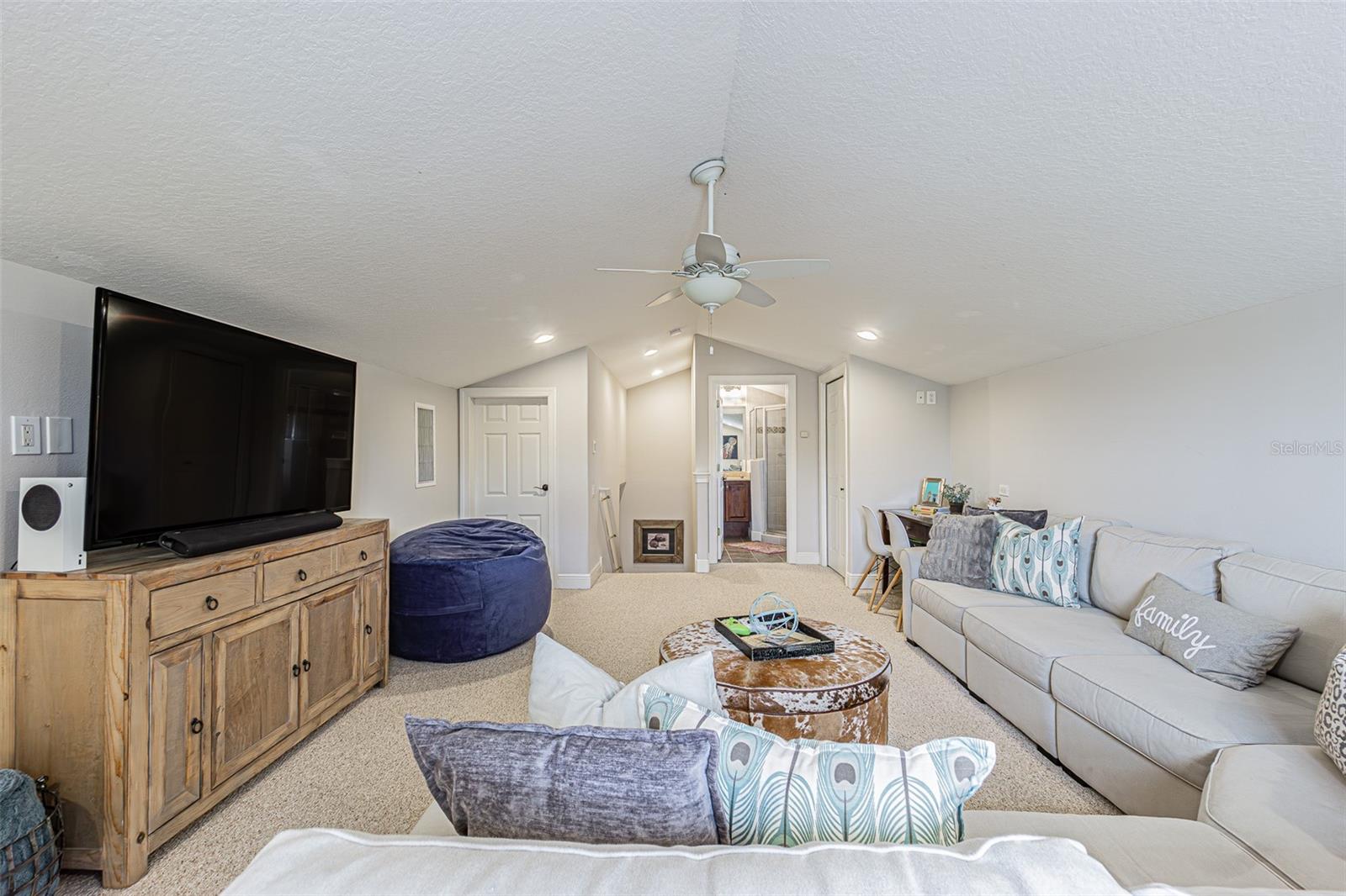 Listing photo id 34 for 27053 Winged Elm Drive