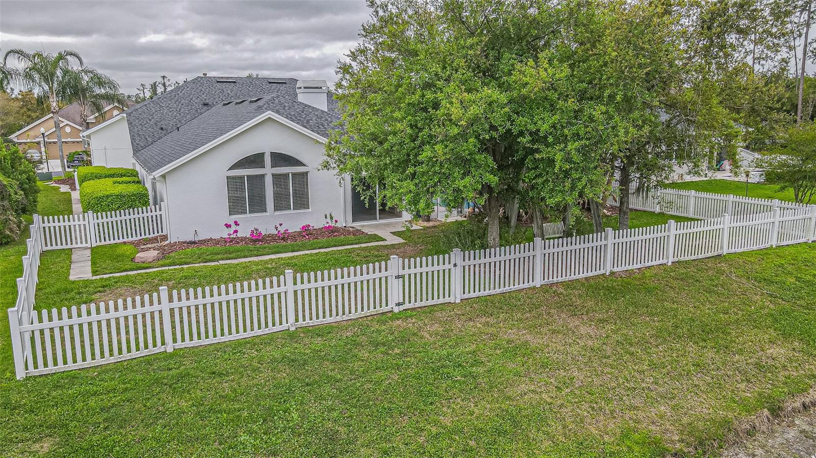 Listing photo id 44 for 27053 Winged Elm Drive