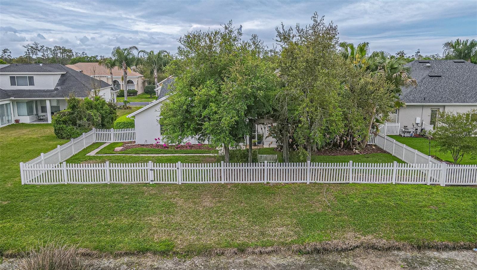 Listing photo id 45 for 27053 Winged Elm Drive