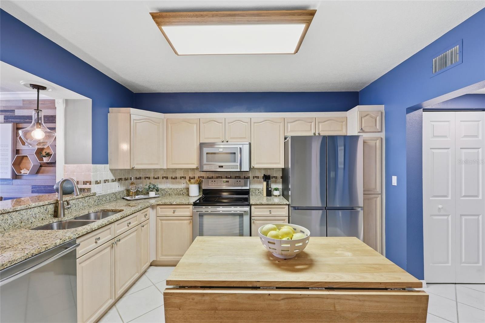 Image 13 of 69 For 16550 Gulf Boulevard 342