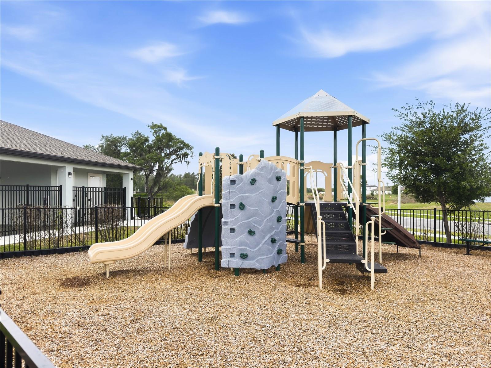 Image 25 of 29 For 7100 Twisting Pines Loop