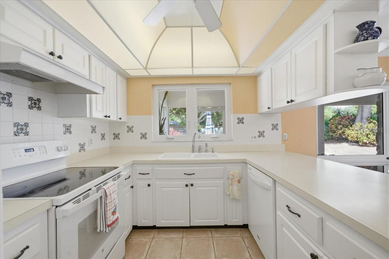 Image 13 of 36 For 13305 Golf Crest Circle