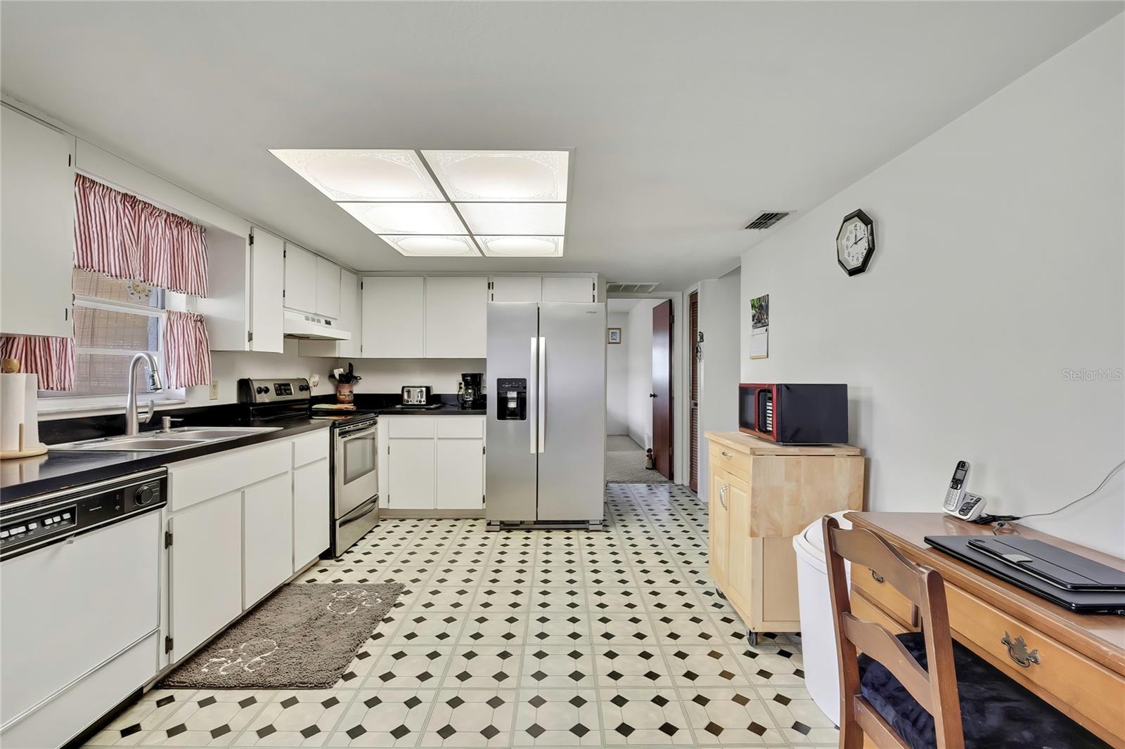 Image 10 of 33 For 11323 Elgin Boulevard