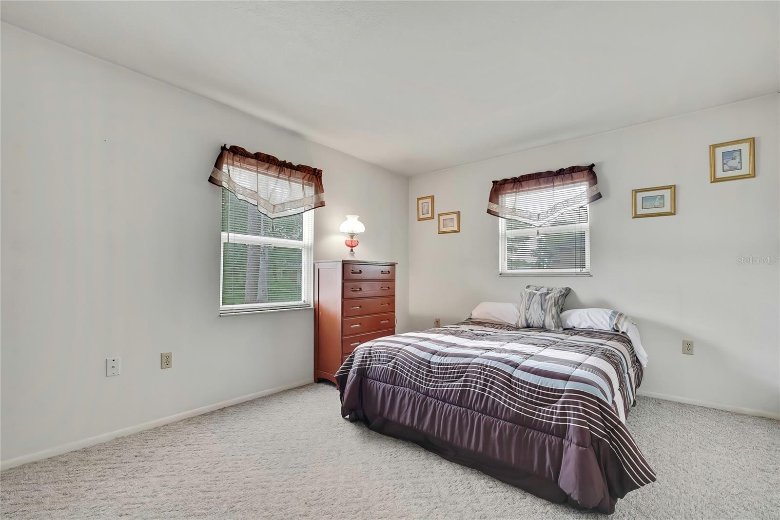 Image 26 of 33 For 11323 Elgin Boulevard