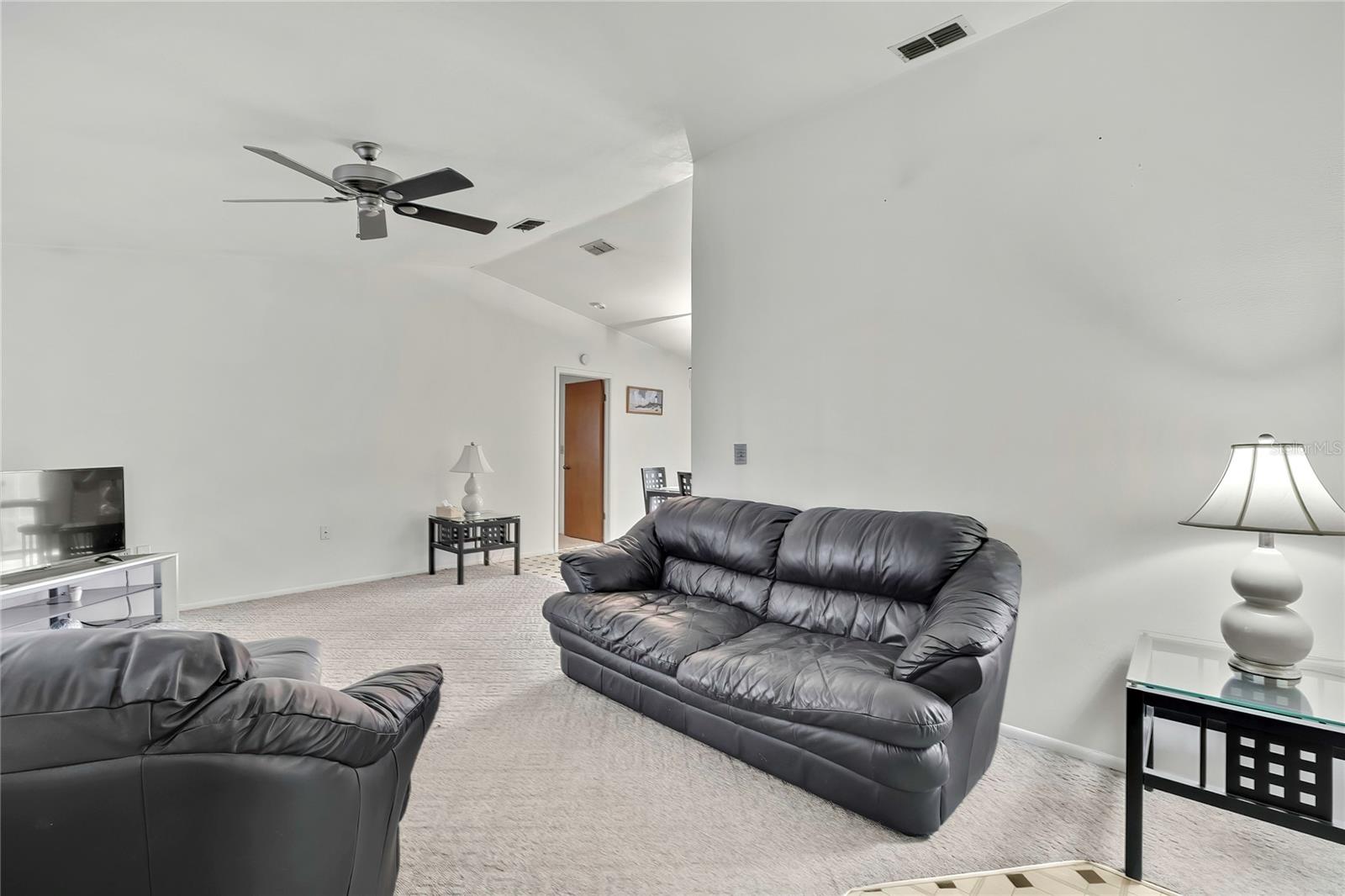 Image 4 of 33 For 11323 Elgin Boulevard