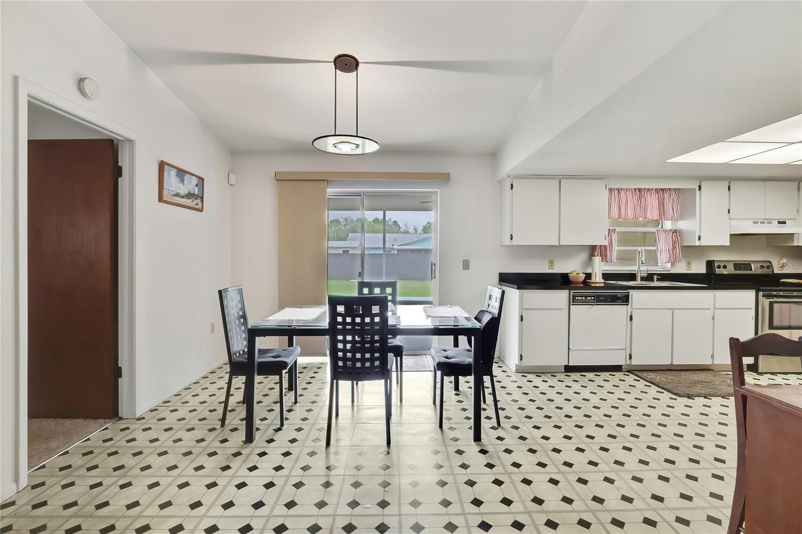 Image 7 of 33 For 11323 Elgin Boulevard