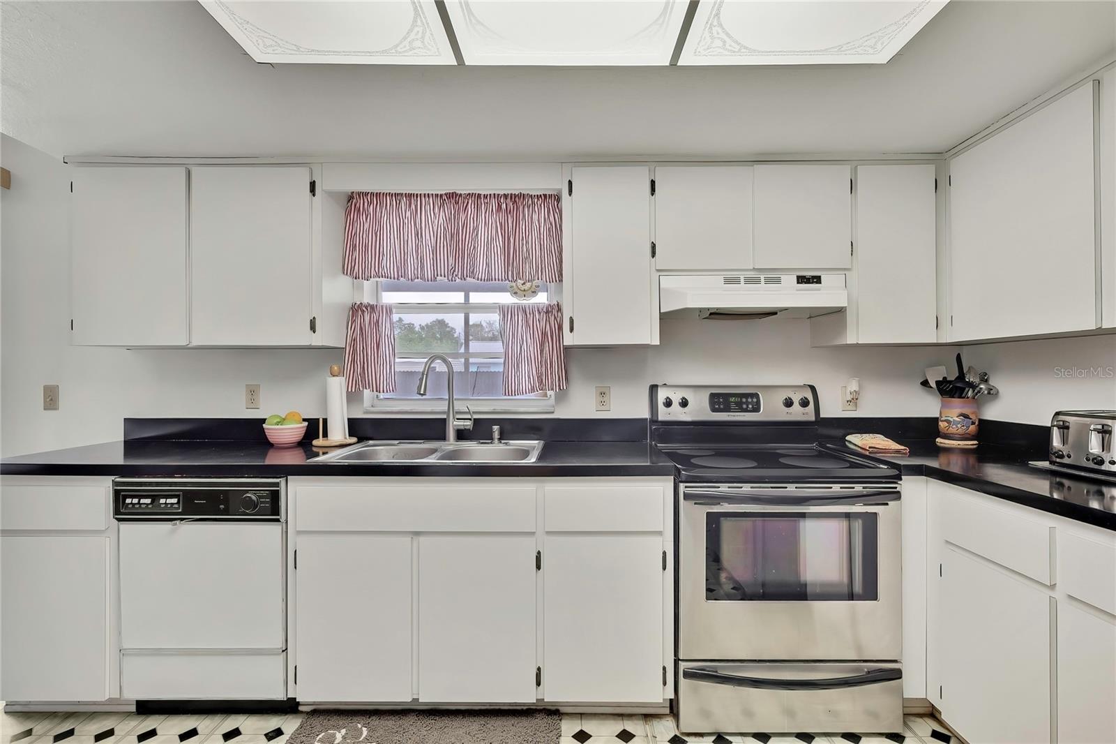 Image 8 of 33 For 11323 Elgin Boulevard