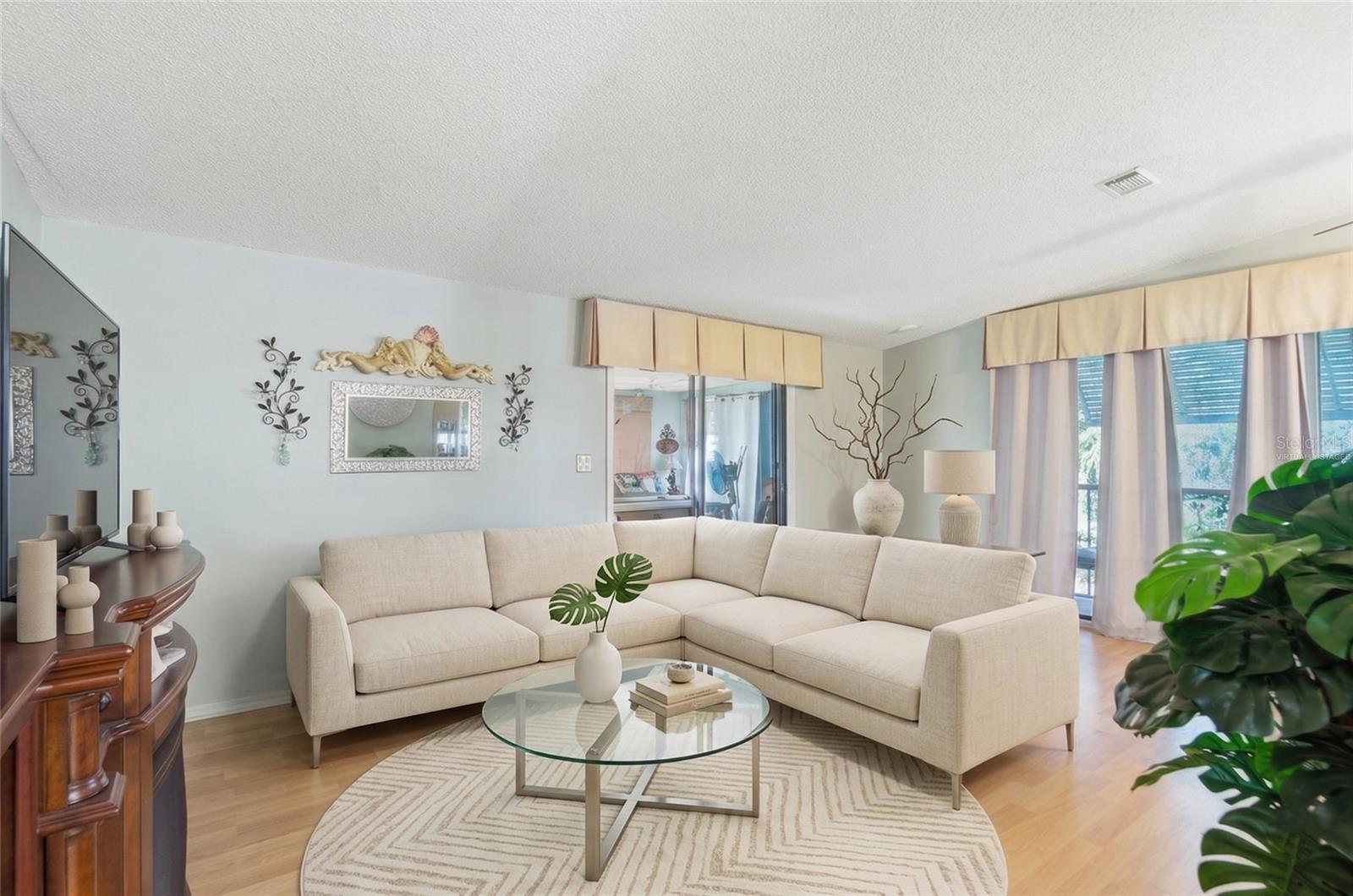 Image 2 of 20 For 1537 Doral Circle