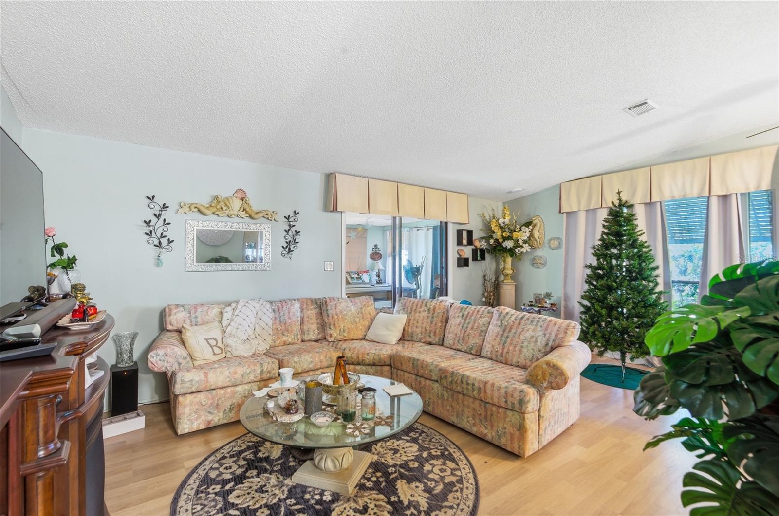 Image 3 of 20 For 1537 Doral Circle