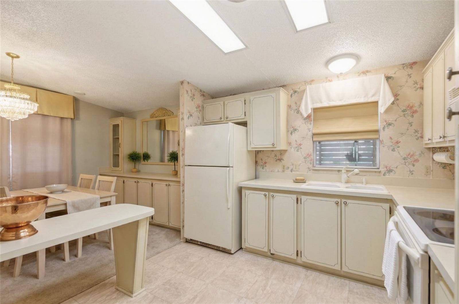 Image 4 of 20 For 1537 Doral Circle