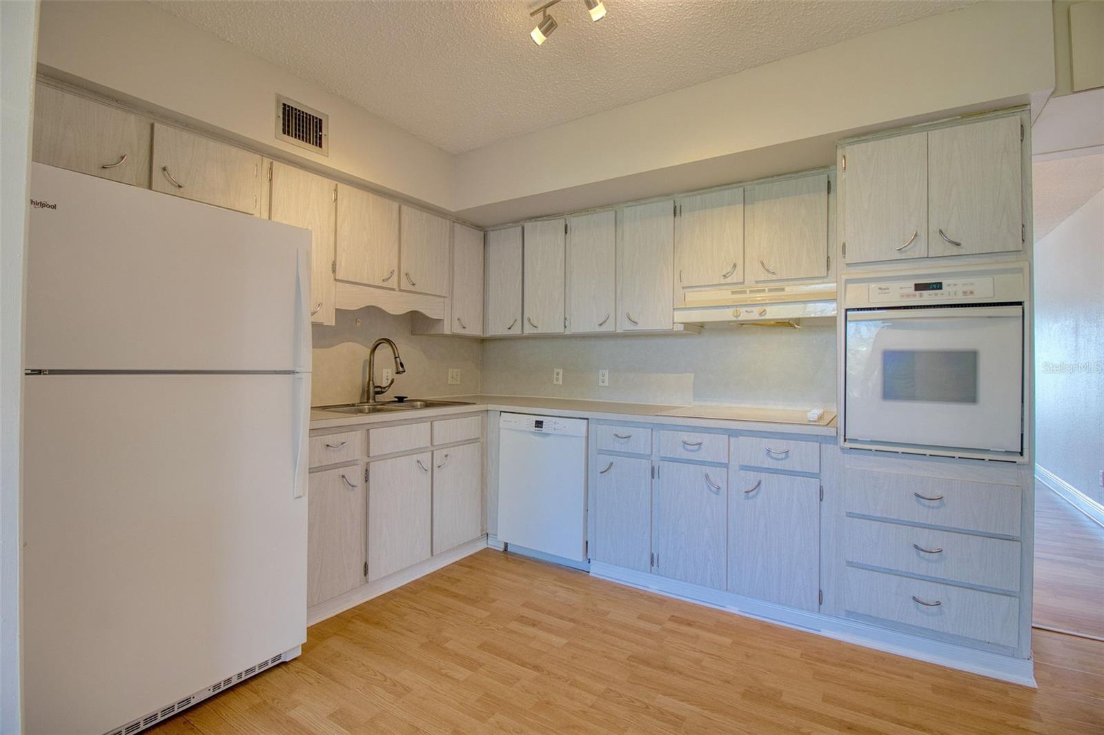 Image 18 of 45 For 2450 Canadian Way 26