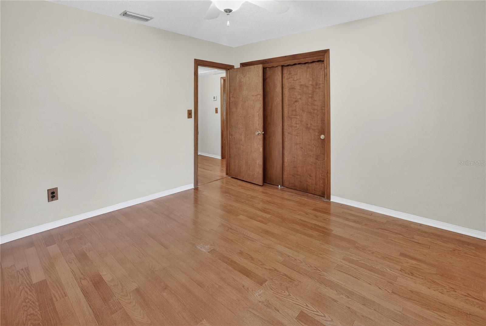 Listing photo id 10 for 4745 14th Avenue N