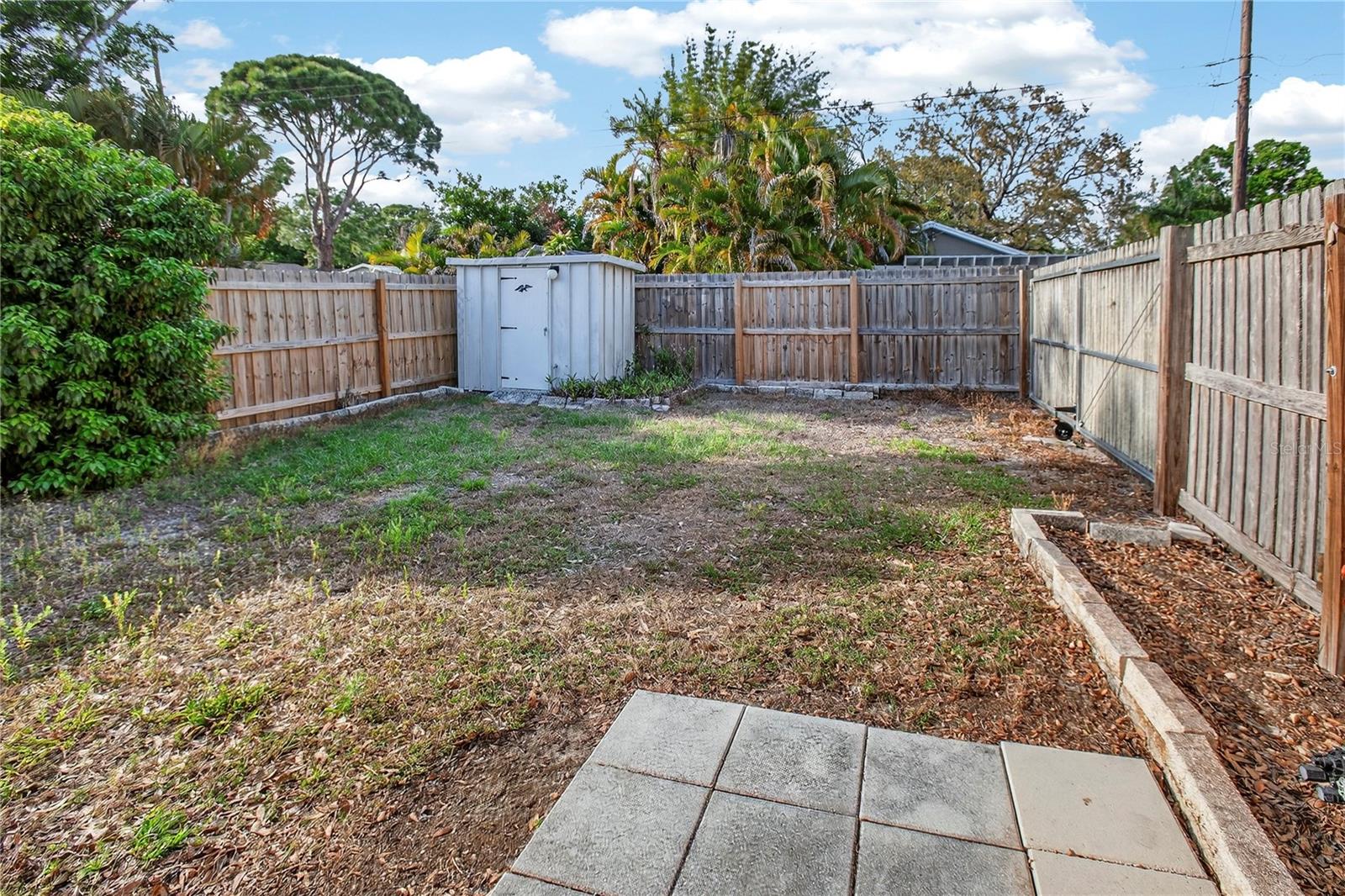 Listing photo id 13 for 4745 14th Avenue N