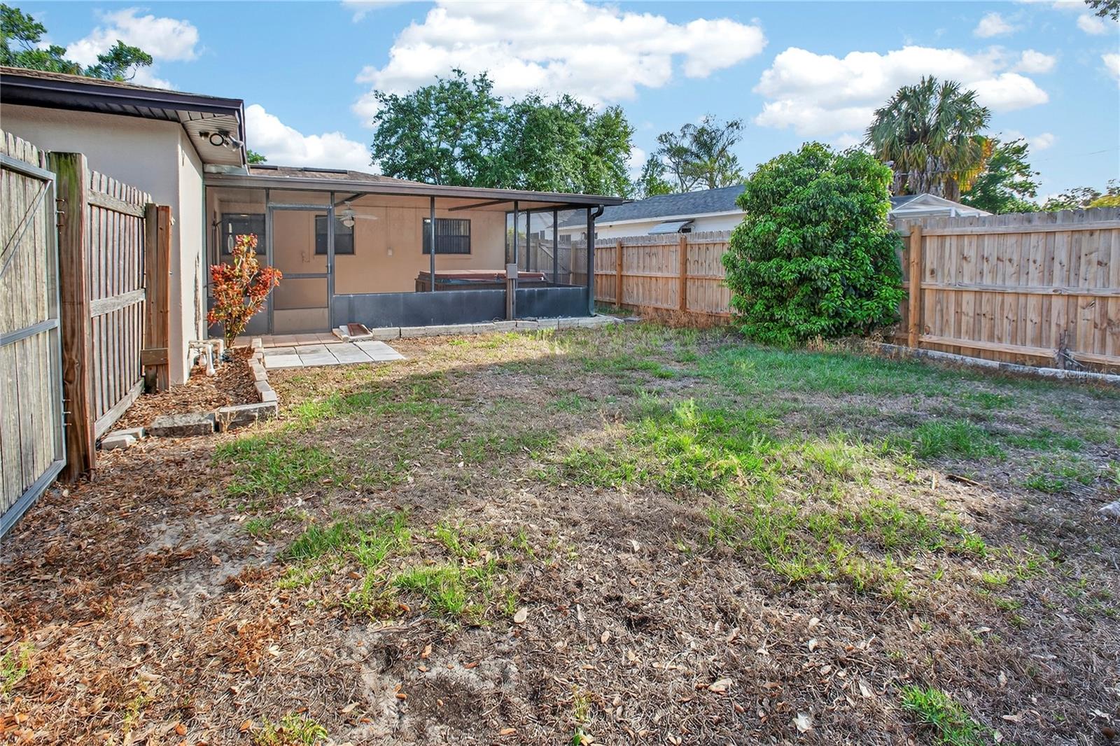 Listing photo id 14 for 4745 14th Avenue N