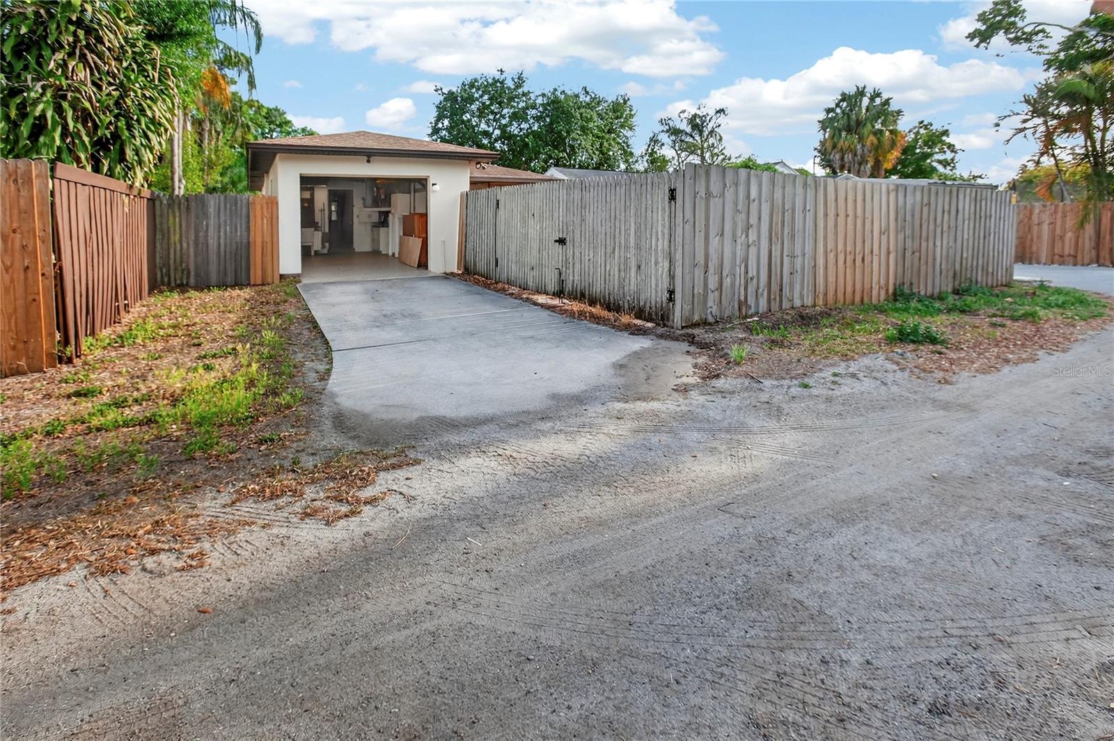 Listing photo id 15 for 4745 14th Avenue N