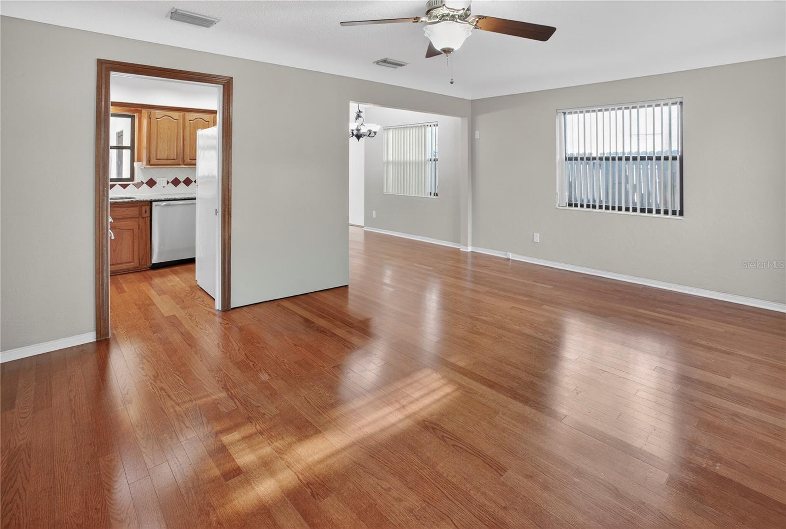 Listing photo id 1 for 4745 14th Avenue N