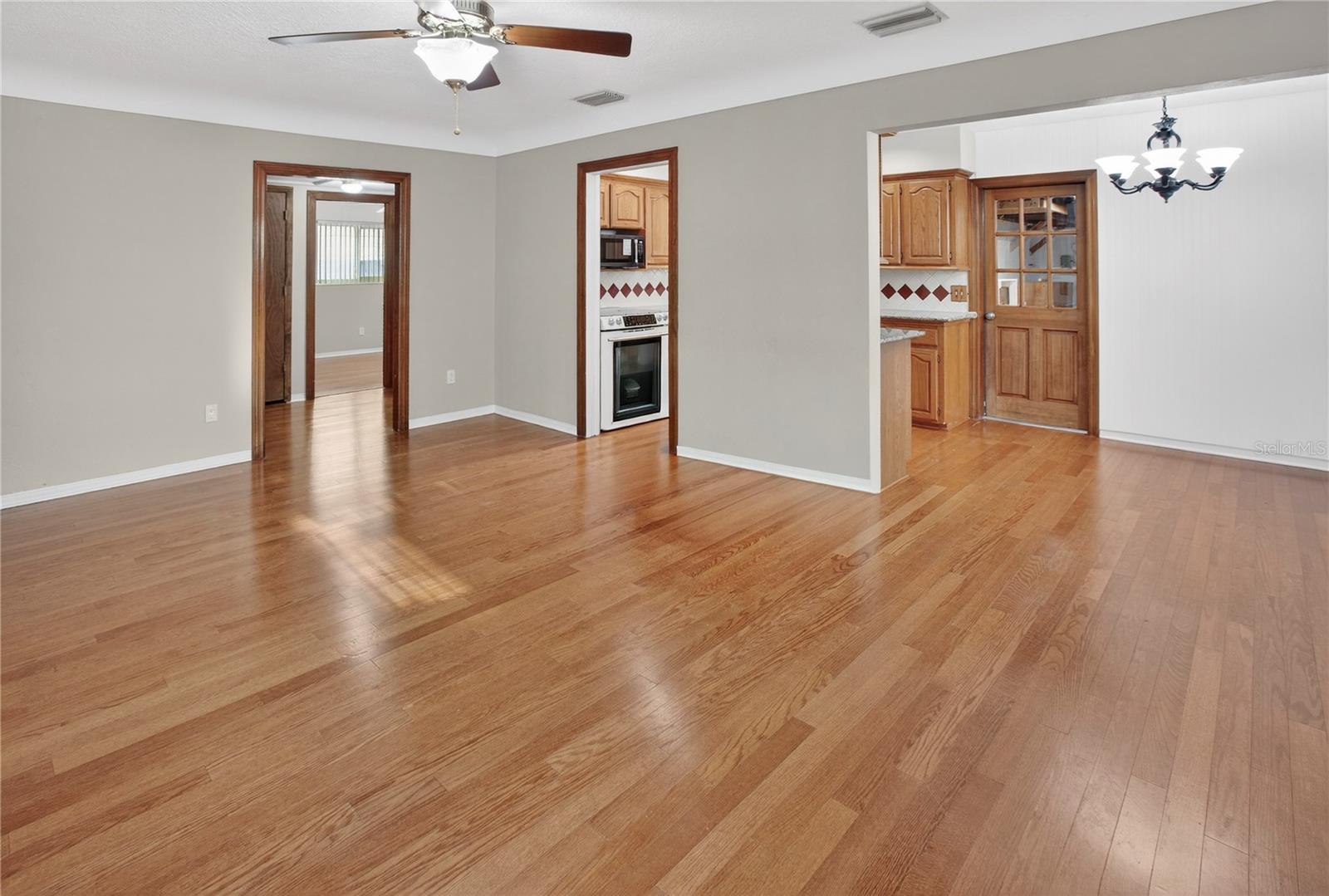 Listing photo id 2 for 4745 14th Avenue N