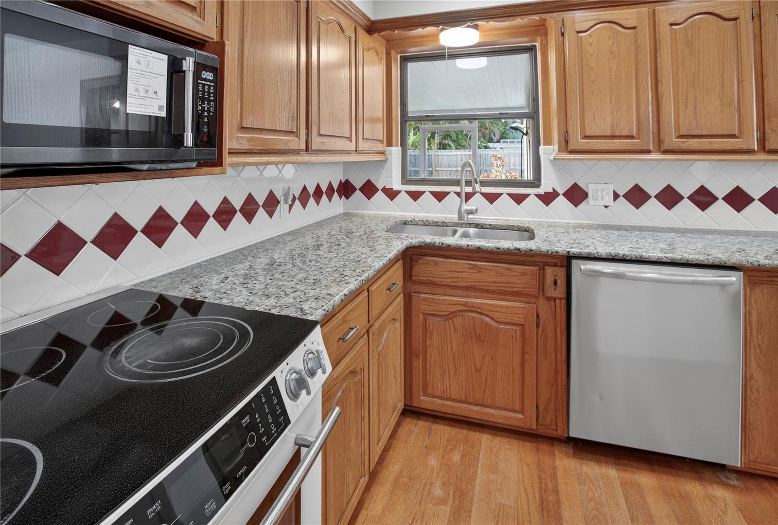 Listing photo id 4 for 4745 14th Avenue N