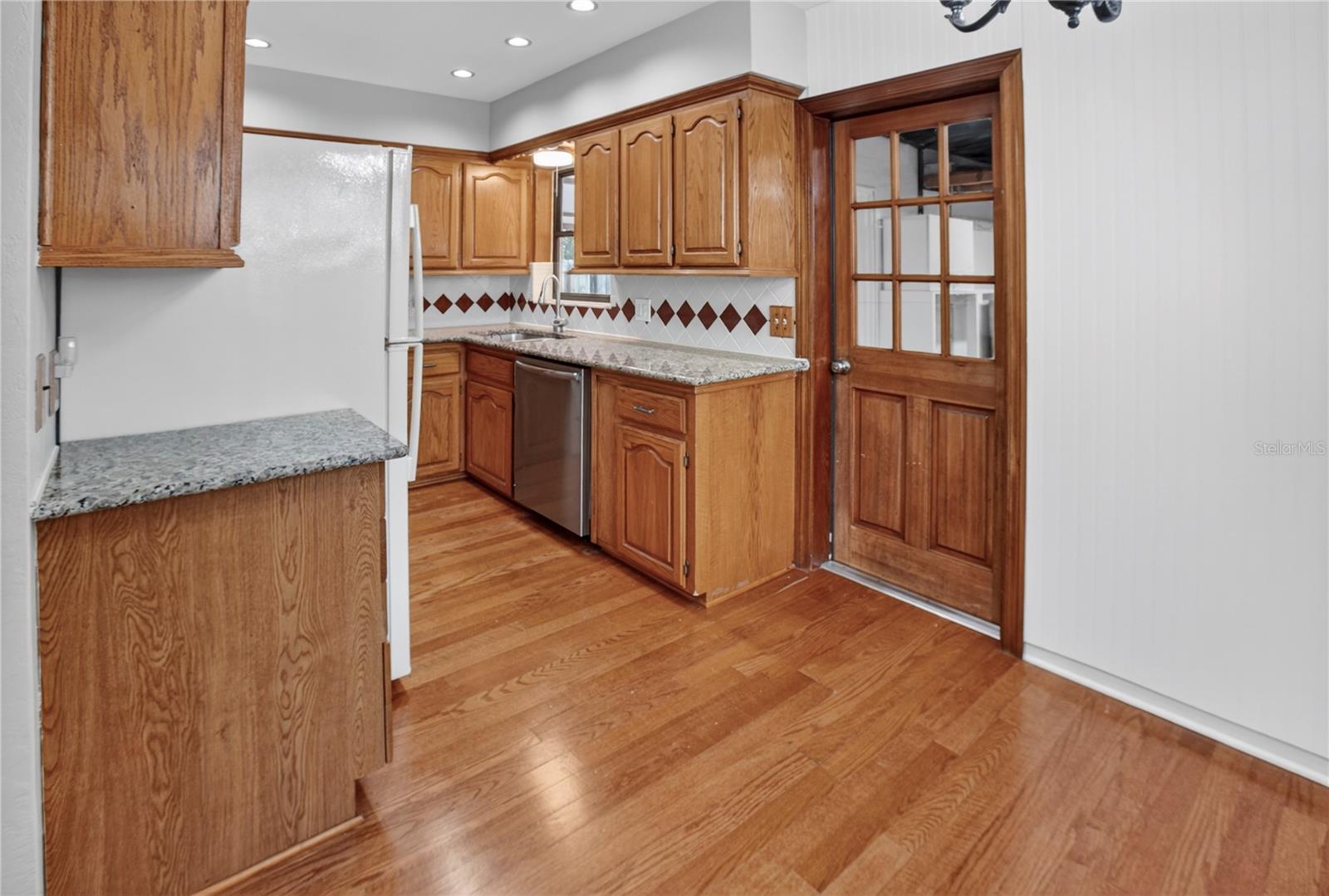 Listing photo id 5 for 4745 14th Avenue N