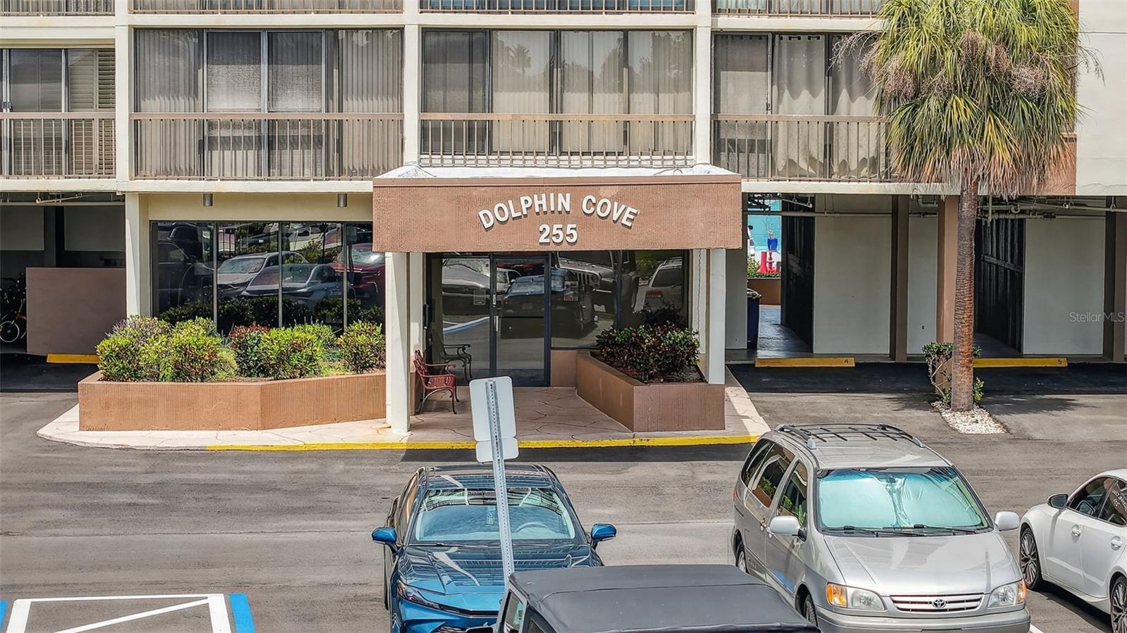 Image 10 of 46 For 255 Dolphin Point 211