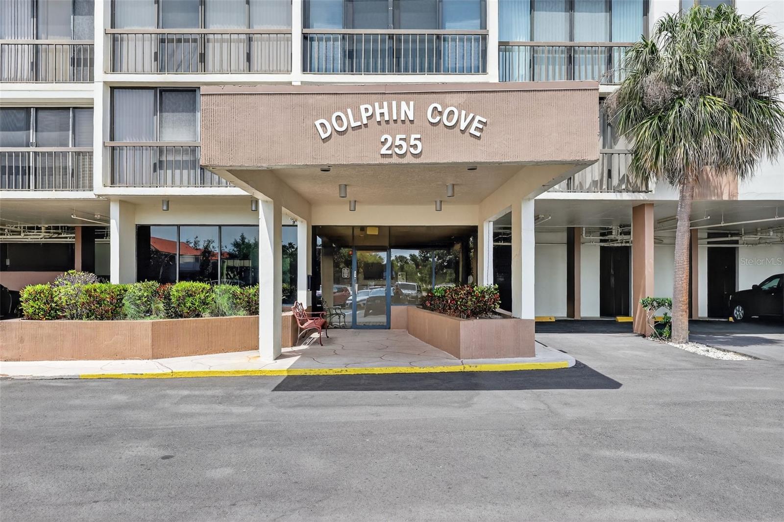 Image 11 of 46 For 255 Dolphin Point 211