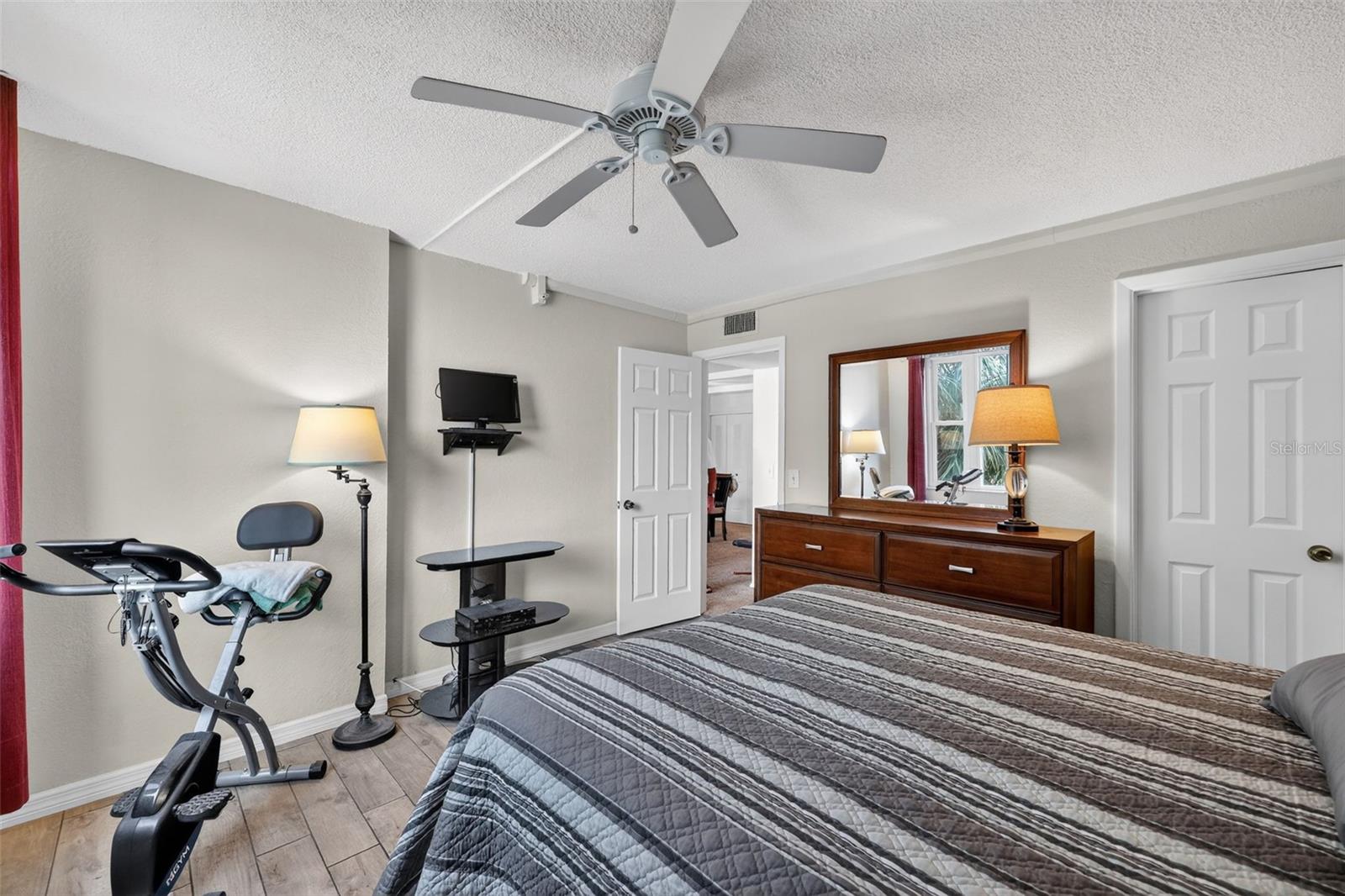 Image 27 of 46 For 255 Dolphin Point 211